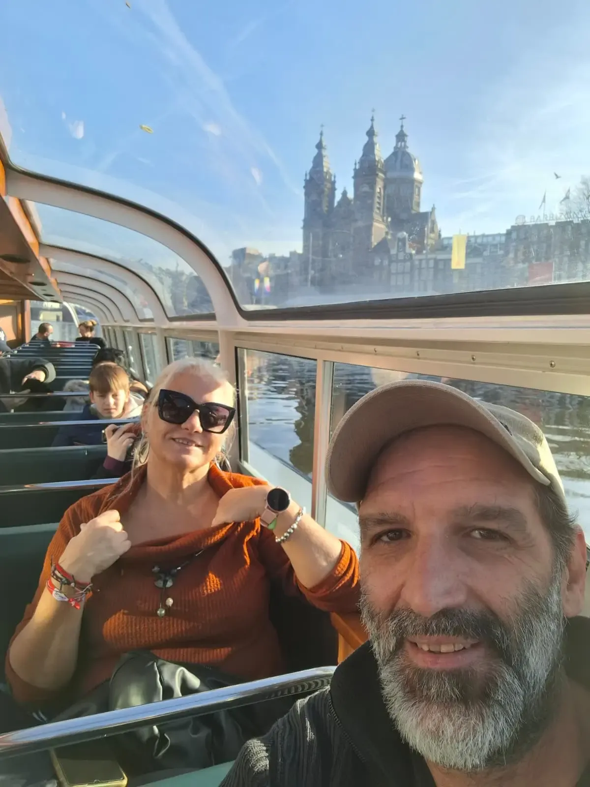 Amparo y Emy a bordo del crucero por los canales de Ámsterdam