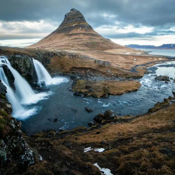 Mejor época para viajar a Islandia: Comparativa 2025 (Verano vs Invierno)