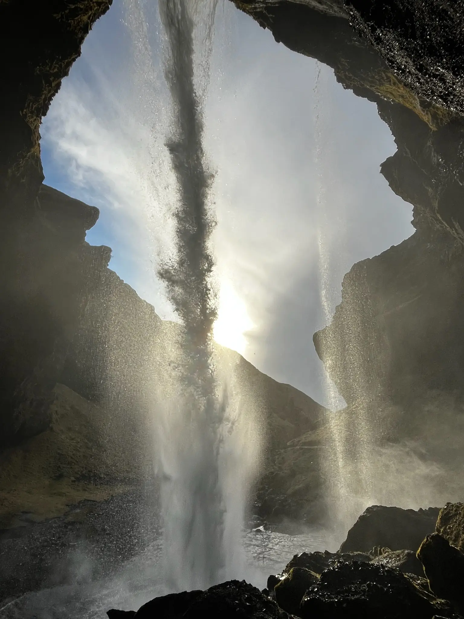 Kvernufoss, una de las cascadas más impresionantes de Islandia